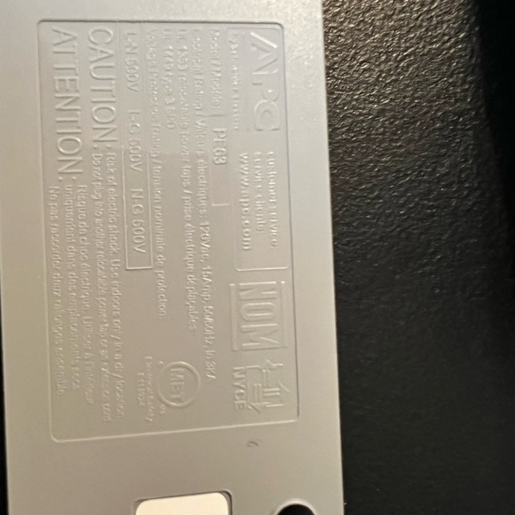 APC 6 Outlet Power Strip - Picture 3 of 5